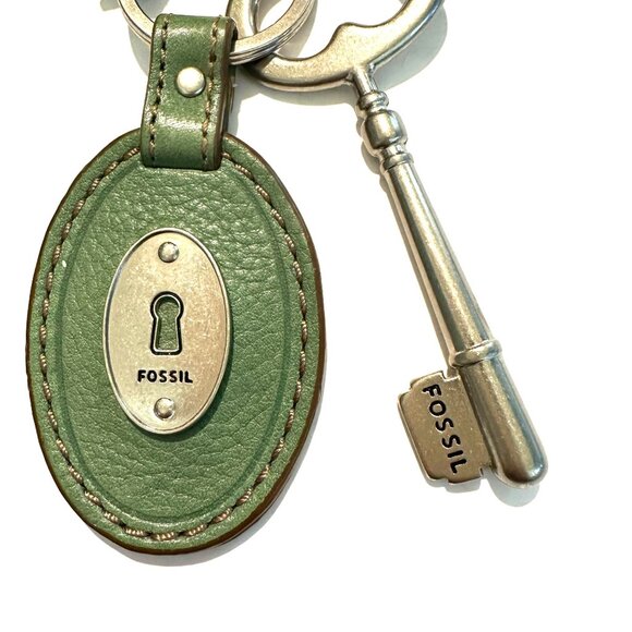 Vintage FOSSIL Lock & Key Bag Charm Key Chain FOB - Picture 2 of 3
